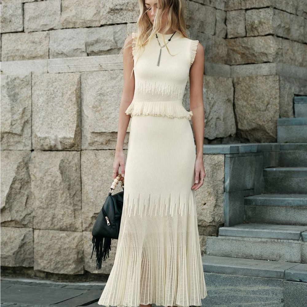 Elegant Cream Sleeveless Maxi Dress